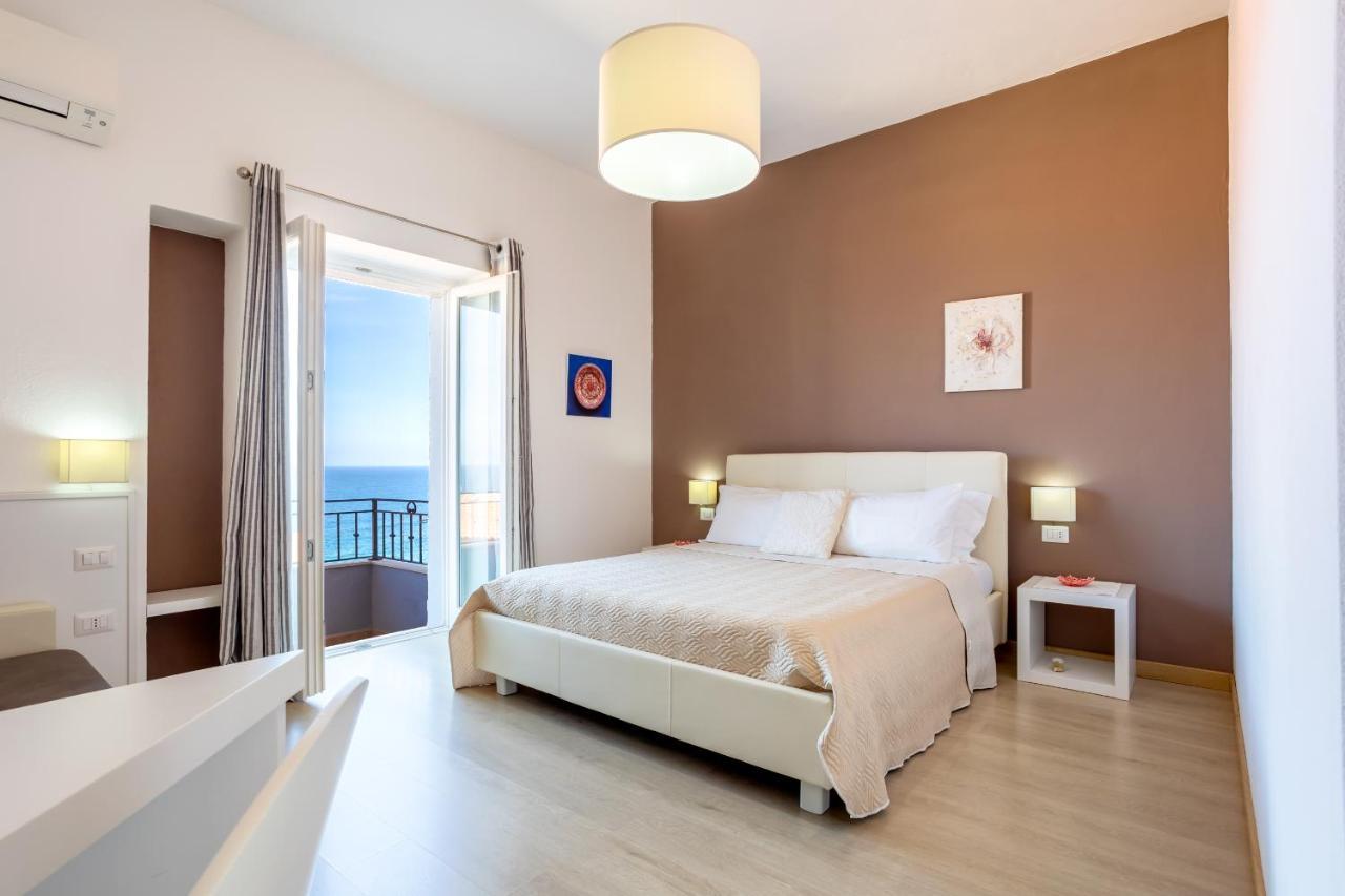 Appartamento Moderno Con Vista Mare กัสเตลซาร์โด ภายนอก รูปภาพ